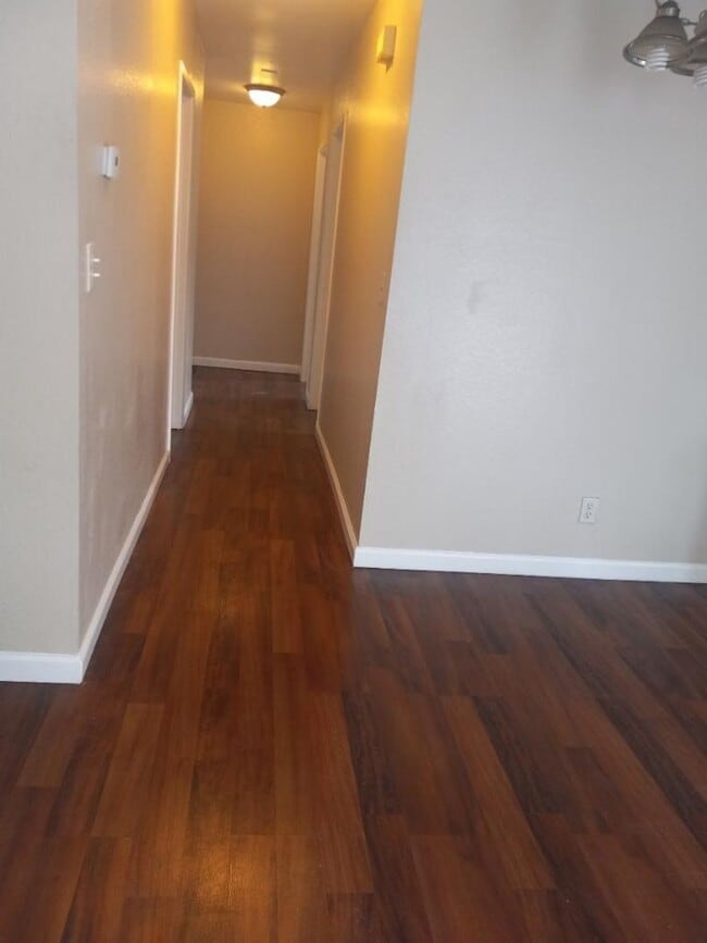 Building Photo - 1176 E Lugonia Ave
