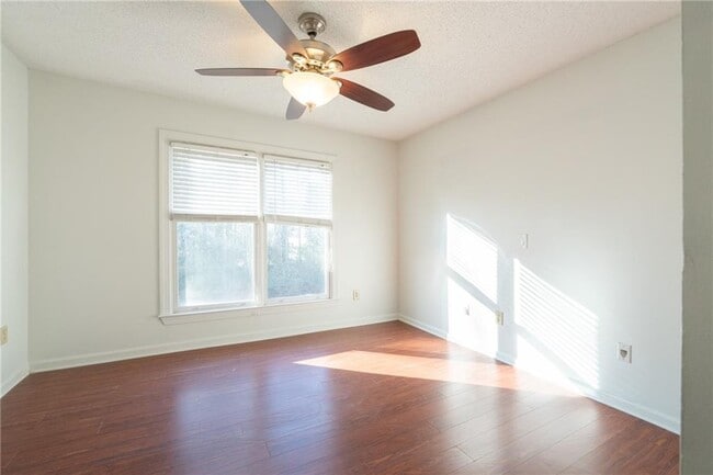 Building Photo - 311 Hollyfax Cir NE