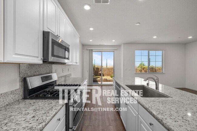 Building Photo - 8082 Avanti Dr