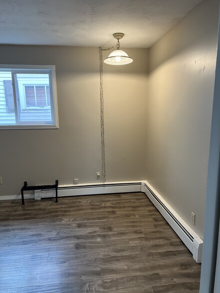 Building Photo - 253 Main St