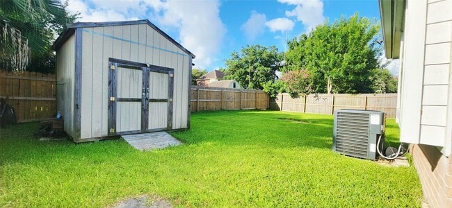Building Photo - 213 Mango St