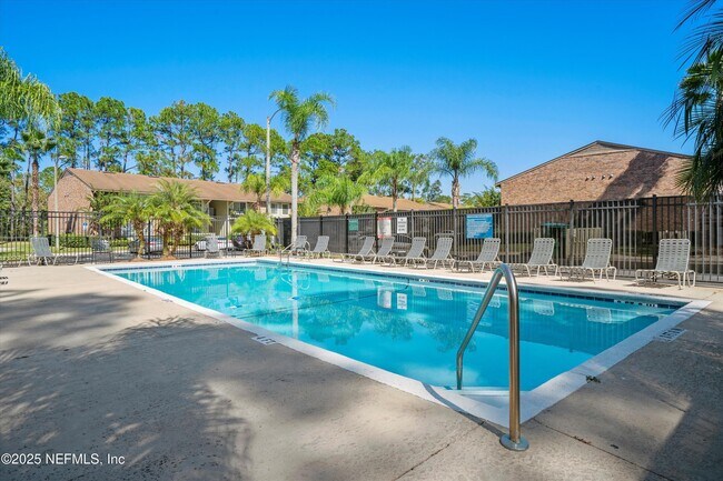 Building Photo - 3737 Loretto Rd