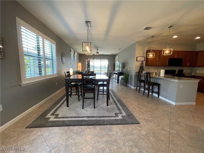 Building Photo - 7631 Jacaranda Ln