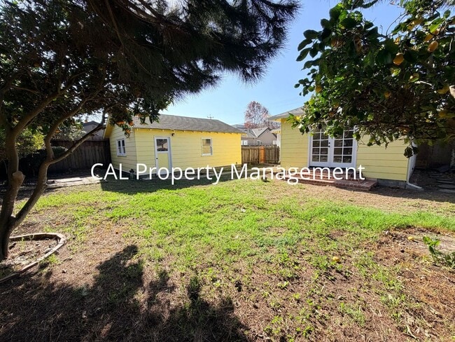 Building Photo - 3 Bed/2 Bath Single Level Home!