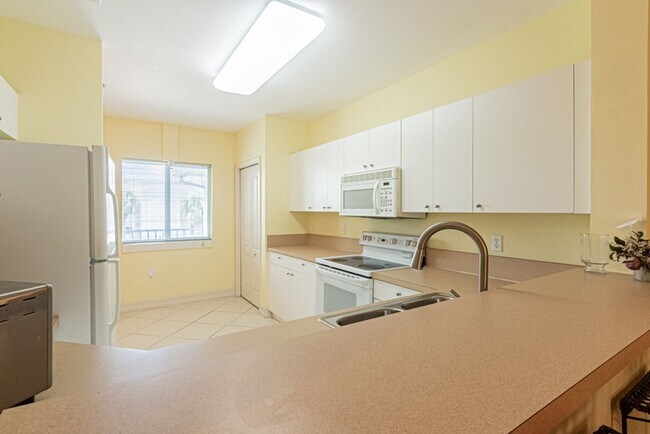 Building Photo - Peaceful Preserve-View Condo in Gated Blue Heron