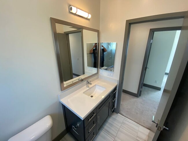 Building Photo - NEWER  SMART HOUSE 4BD*4BA*TOWNHOME*HWFLS*...