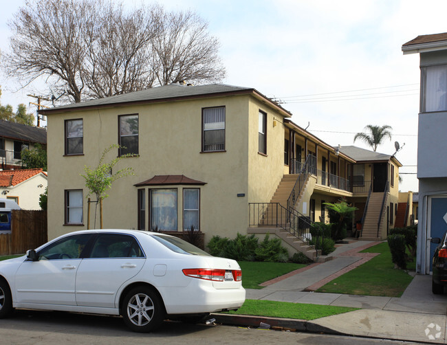 Building Photo - 2360 Cedar Ave