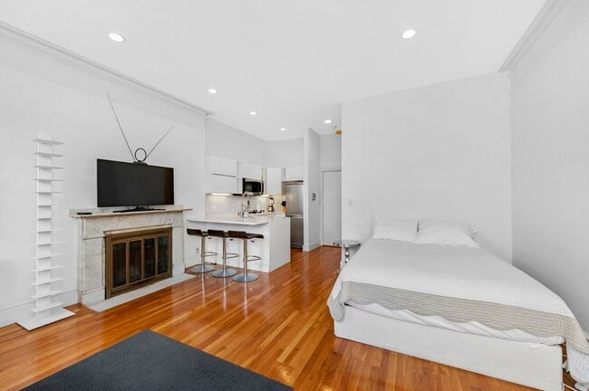 Building Photo - 235 Beacon St