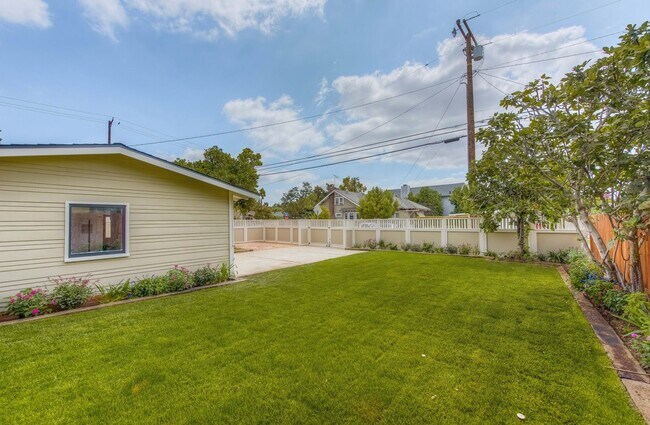 Building Photo - 306 N Shaffer St