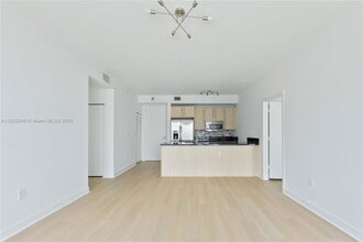 Building Photo - 1111 SW 1st Ave