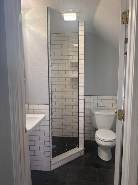 Building Photo - 7800 W Forest Home Ave