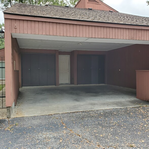 Building Photo - 102 St James Pl