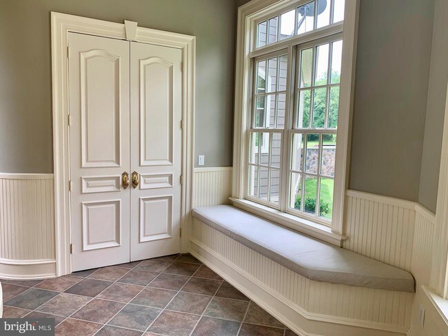 Building Photo - 2115 Pony Trail Dr