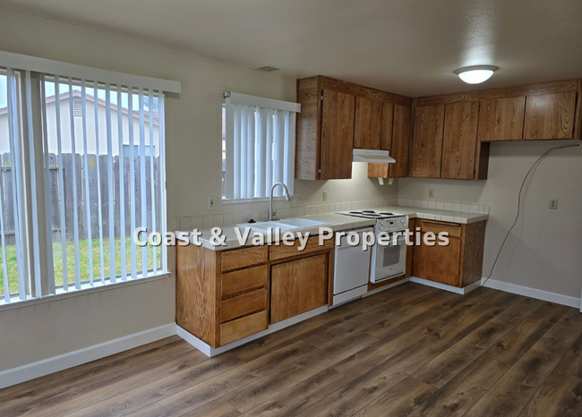 Building Photo - Salinas Home for RENT!!!