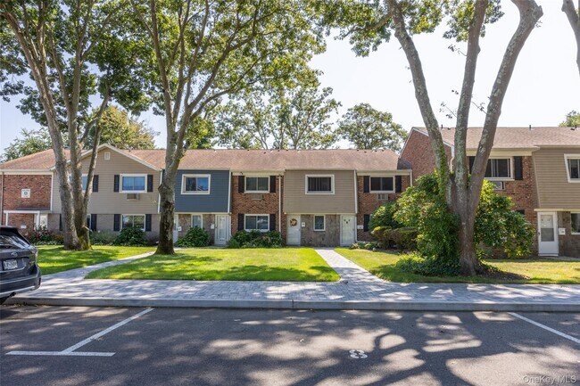 Building Photo - 40 W 4th St