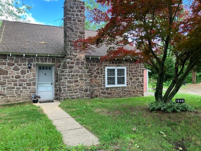 Building Photo - 1520 Harvey Ln