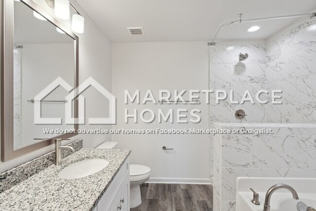 Building Photo - 3719 Oakwood Rd