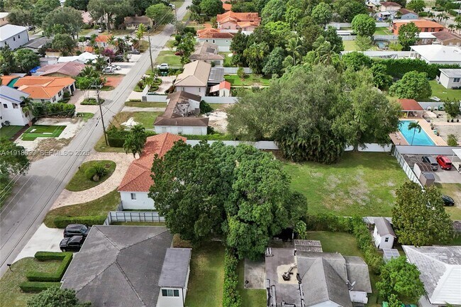 Building Photo - 5801 SW 20th St