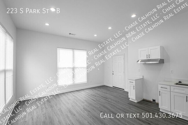 Building Photo - 223 S Park St