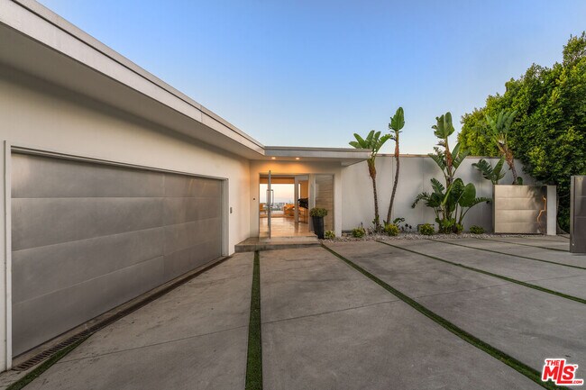 Building Photo - 10134 Angelo View Dr