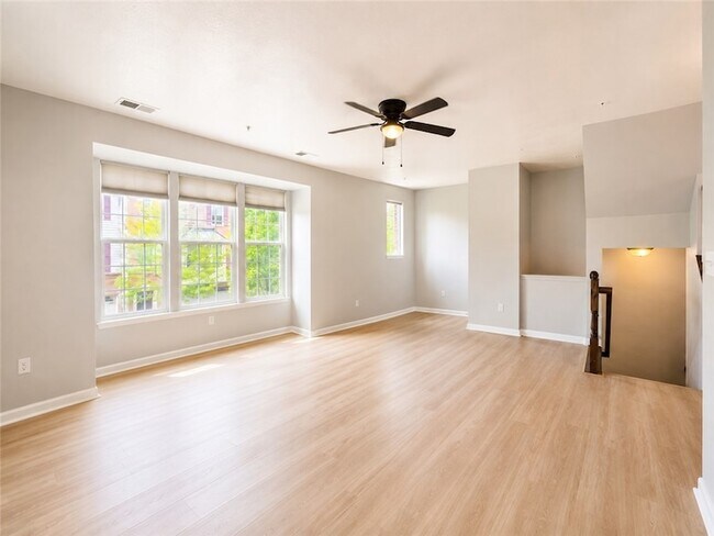 Building Photo - 1502 Pointe View Dr