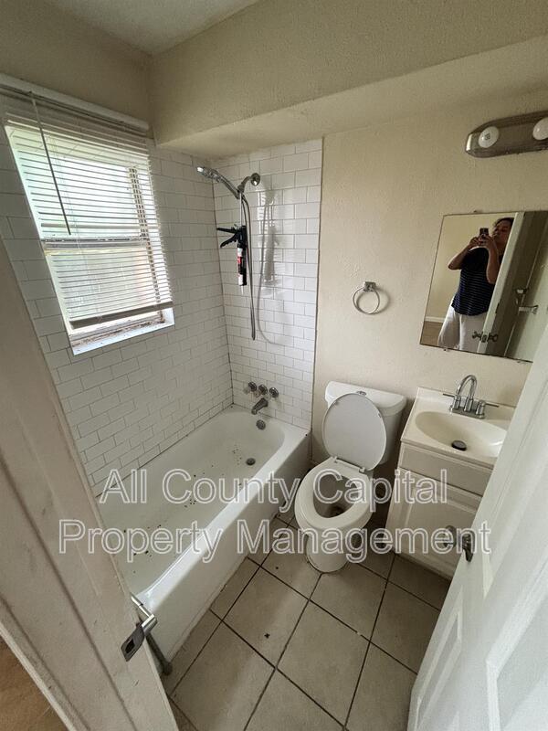 Building Photo - 1208 Bundrant Dr