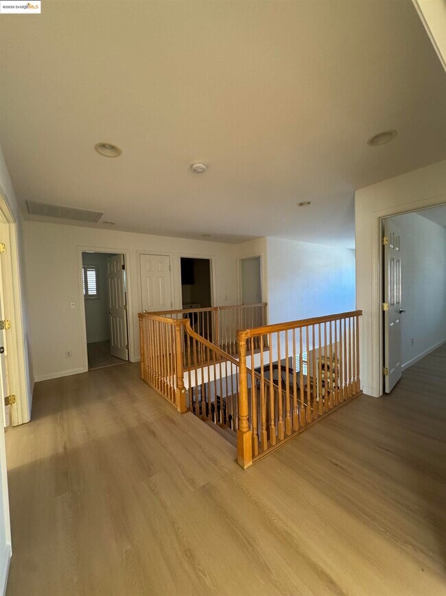 Building Photo - 4558 Mirror Ct