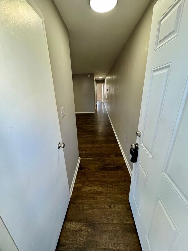 Building Photo - 542 5th Ave