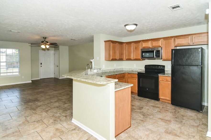 Building Photo - 176 Lyndhurst Dr