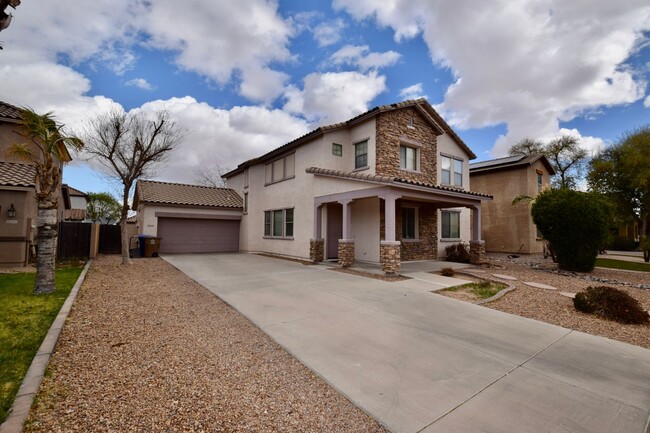 Building Photo - Beautiful Queen Creek home with a Pool!