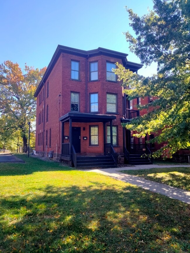 Building Photo - 24 Imlay St