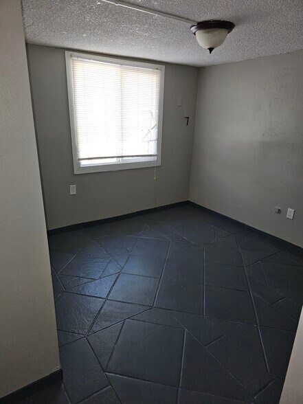 Building Photo - 320 E Ajo Way