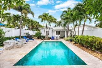 Building Photo - 342 NE 7th Ave