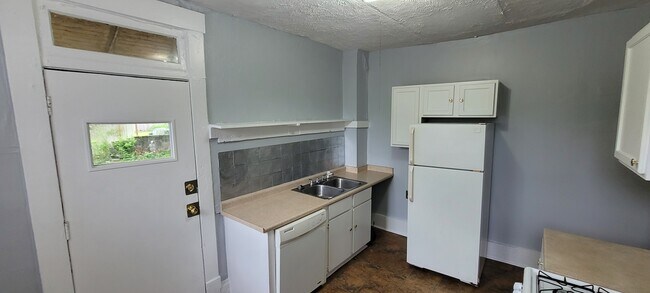 Dishwasher - 116 E Hudson St