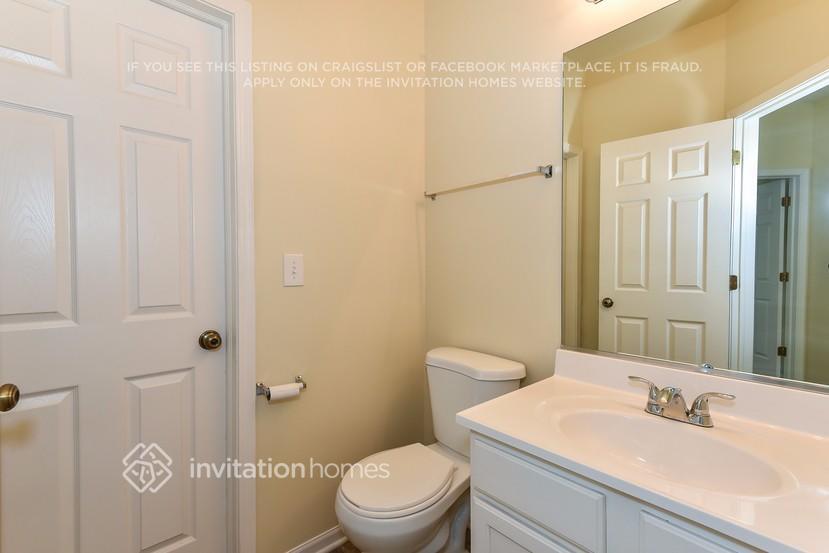 Building Photo - 631 Edward Dr