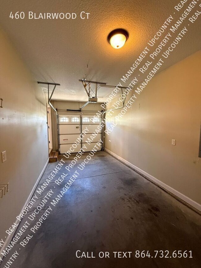 Building Photo - 460 Blairwood Ct