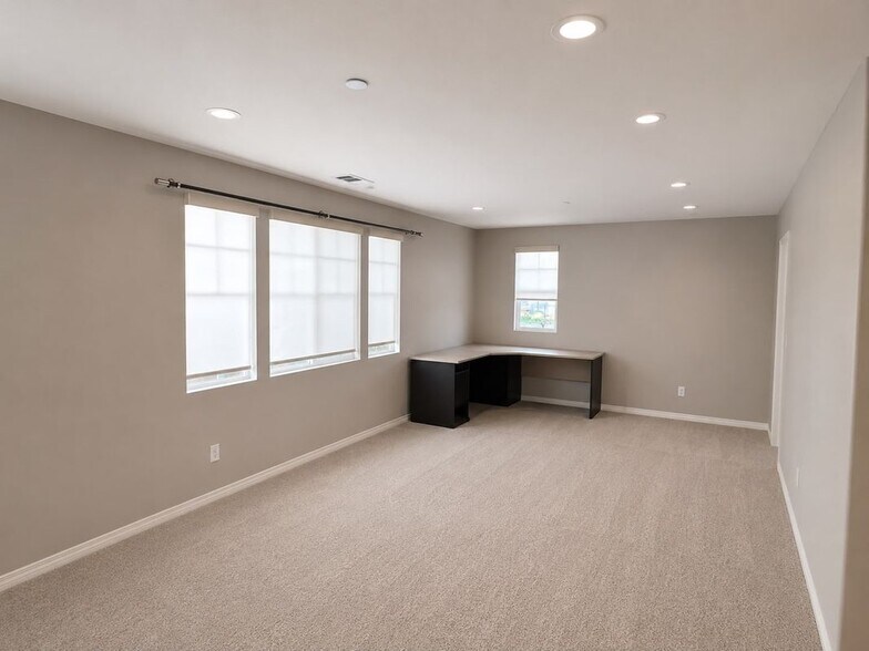 Building Photo - 2308 Navigation Cir