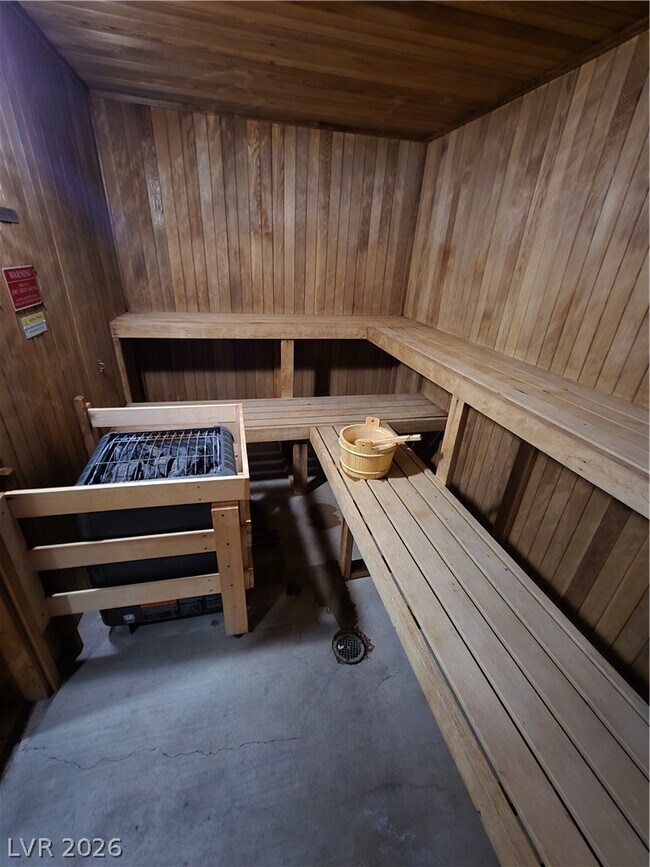 Building Photo - 220 E Flamingo Rd