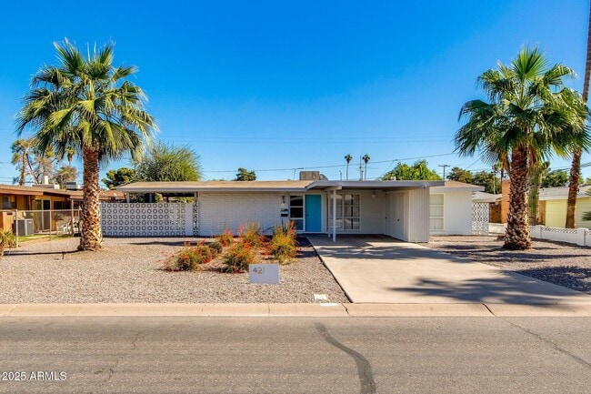 Building Photo - 421 N Evergreen St