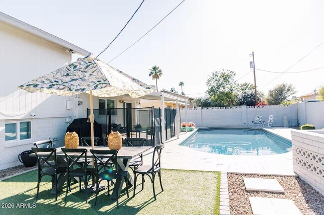 Building Photo - 8624 E Valley View Rd