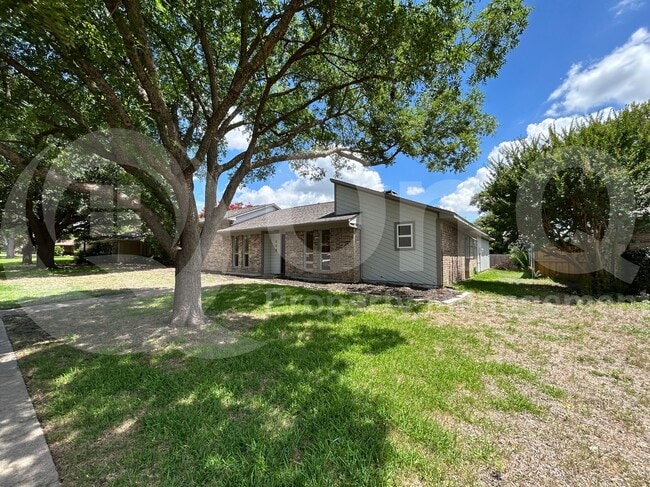 Building Photo - 608 High Meadow Dr