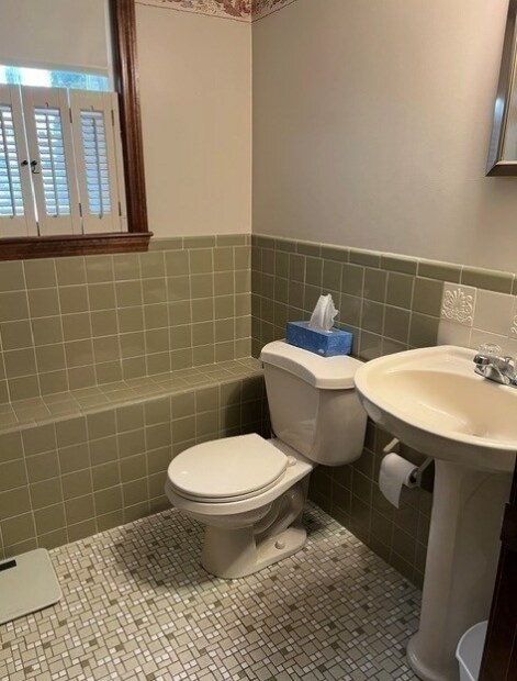 Building Photo - 438 Old Bedford Rd