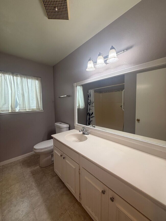 Building Photo - 55+ 2 bedroom in Watsonville
