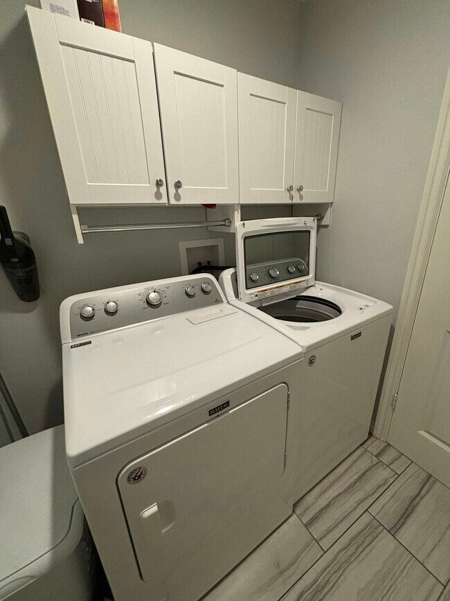 Building Photo - 16047 Tupper St