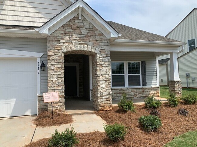 Building Photo - 5712 Oakgate Dr