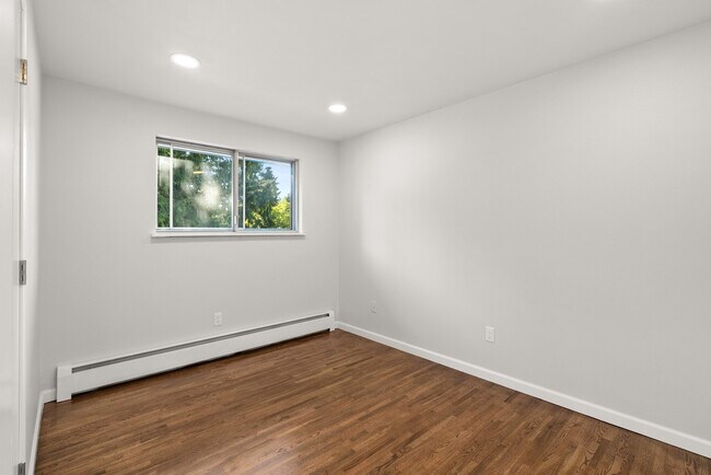 Building Photo - 14312 10th Ave S
