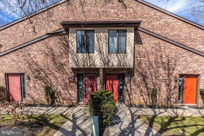 Building Photo - 703 Mountainview Dr