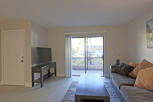 Building Photo - AVAILABLE NOW FURNISHED ONE BEDROOM!