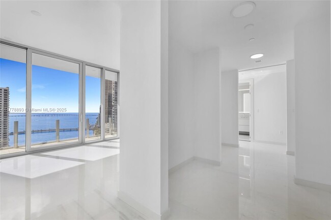 Building Photo - 300 Biscayne Blvd Way
