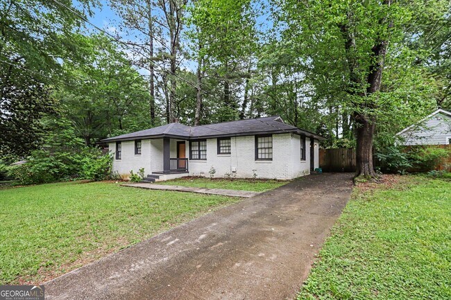 Building Photo - 3743 Poplar Dr